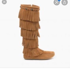 Minnetonka 6.5 fringe boots